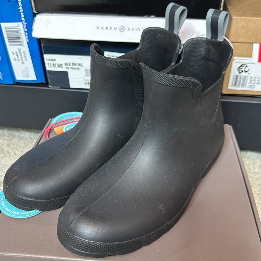 Totes Black Waterproof Ankle Boots Totes Women's Everywear Chelsea Rain Boots - Picture 3 of 6